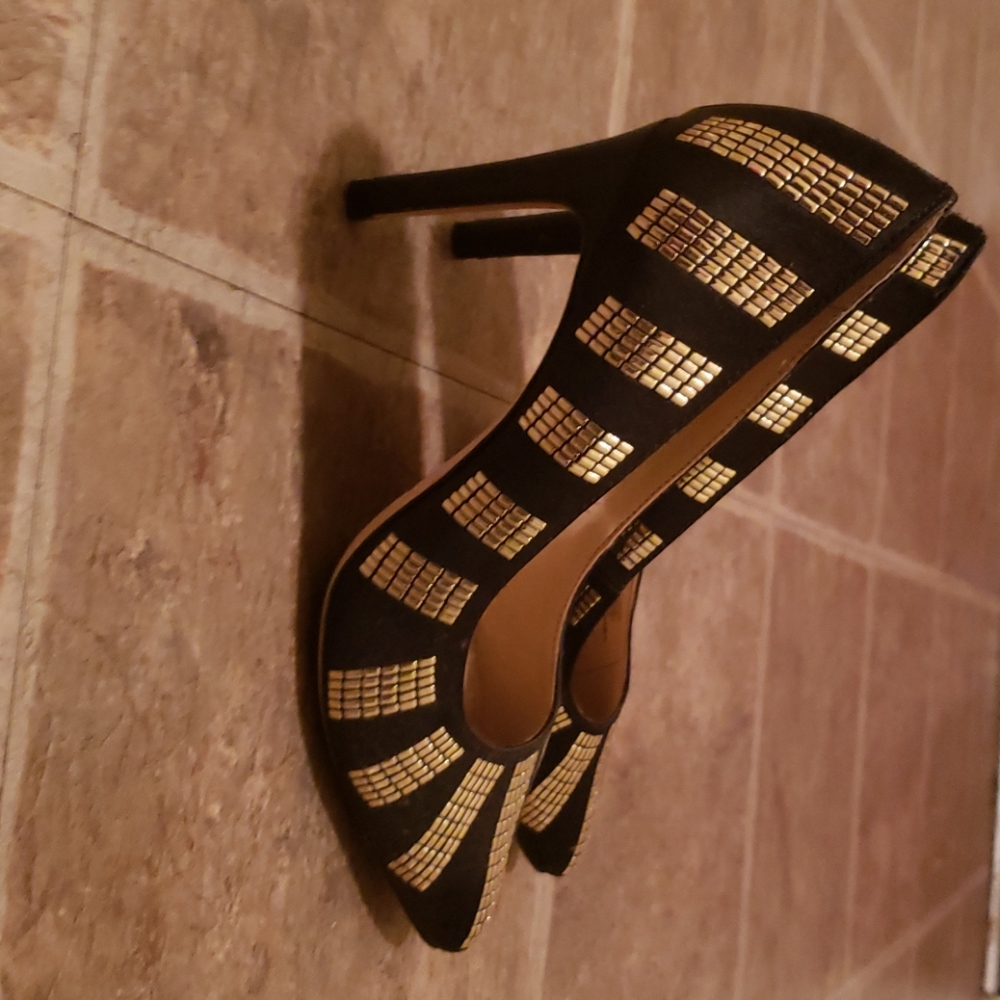 Heels - Picture 2 of 4